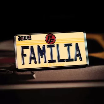 Merchandise razno - Fast & Furious Familia License Plate Pin Badge