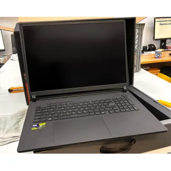 OUTLET proizvodi - ROG Strix SCAR 18 G835LX-SA123X (18 inča 2.5K, Ultra 9 275HX, 64GB, SSD 2TB + 2TB, RTX 5090, Win11 Pro) laptop outlet 