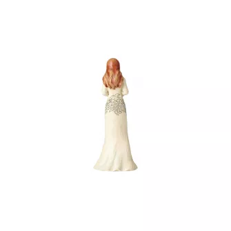 Ukrasne figure - Girl Holding Heart Figurine