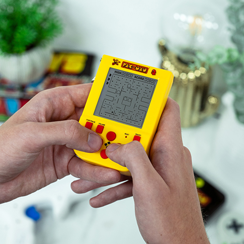 Pac-Man Mini Retro Handheld Video Game Keychain - Odlična cena - online ...